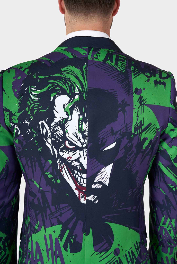Mann, der lila und grüne Batman gegen Joker Männer Blazer trägt, Blick von hinten