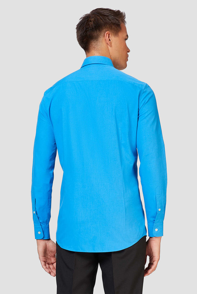 Blaues Langarmhemd vom Mann getragen - Blick von hinten