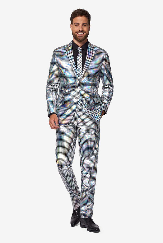 Mann, der Disco -Anzug trägt