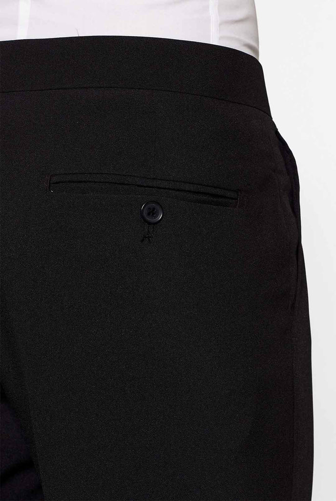 Solide schwarze Smokinganzug Jet Set schwarz von Männern getragen,  Blick auf Hosen
