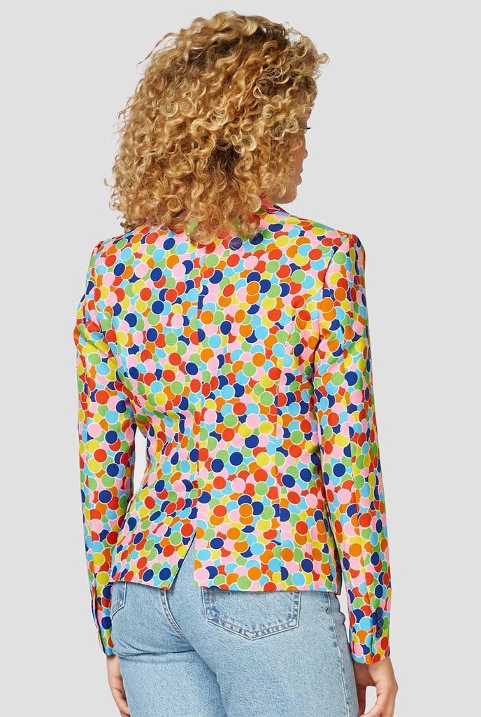 Multi -Farb -Konfetti -Druckjacke von einer Frau getragen