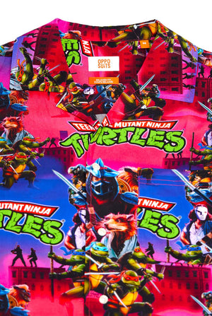 Hawaiihemd mit Teenage Mutant Ninja Turtles-Aufdruck.