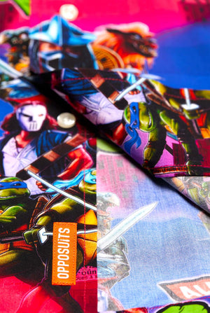 Hawaiihemd mit Teenage Mutant Ninja Turtles-Aufdruck.