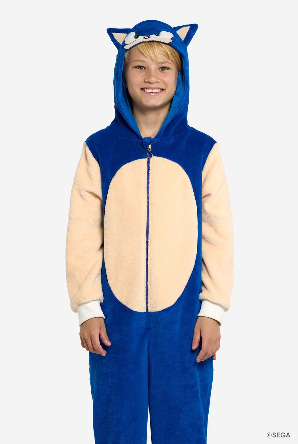 Junge trägt blauen Sonic the Hedgehog Kinder-Strampler
