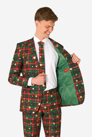 Mann zeigt grünes Innenfutter des Tartan-Anzugs mit OppoSuits-Label.