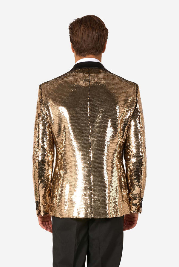 Ein Mann trägt eine glänzende, goldene Jacke mit Pailletten und schwarzen Satin-Umlegekragen.