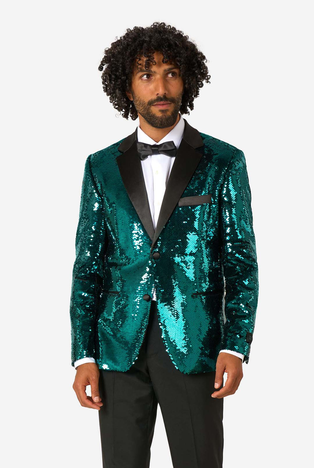 Ein Mann trägt einen türkis-glitzernden Blazer mit schwarzem Satin-Kragen.