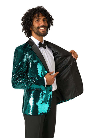 Ein Mann trägt einen türkis-glitzernden Blazer mit schwarzem Satin-Kragen.
