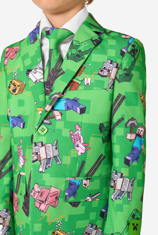 Vergrößerte Ansicht des Minecraft-Anzug-Jungen-Aufdrucks auf Blazer und Krawatte mit Steve, Alex, Creepers und Tieren im pixeligen Stil.
