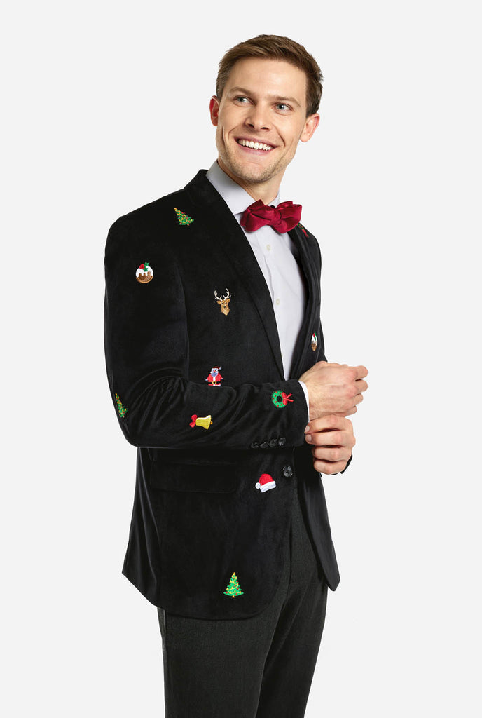 Mann trägt einen schwarzen Weihnachtsblazer mit Weihnachtsikonen