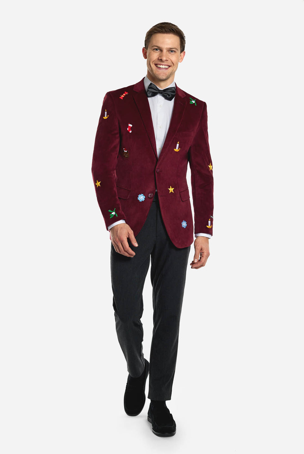 Mann, der burgunderrote rote Samt Weihnachtsblazer mit Weihnachtsikonen trägt