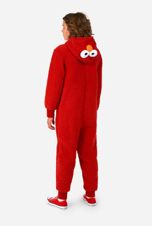 Kind trägt roten Plüsch-Elmo-Strampler, Blick von hinten