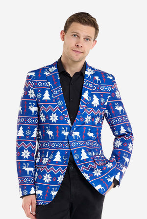 Mann trägt einen blauen Weihnachtsblazer für Männer mit nordischen Weihnachtsfiguren. Mann trägt außerdem eine schwarze Hose und ein schwarzes Herrenhemd.