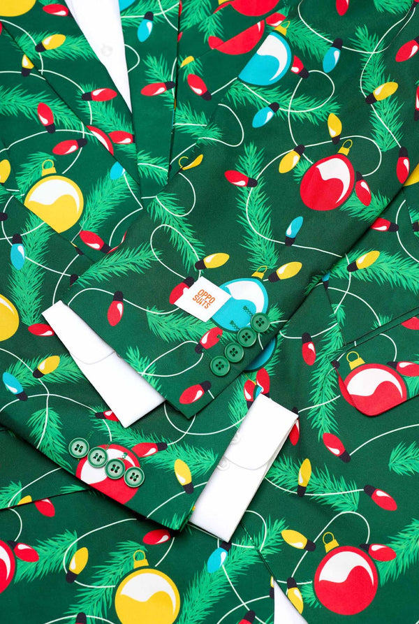 Grünen Weihnachtsblazer für Männer mit verziertem Weihnachtsbaum-Aufdruck. Nahaufnahme mit weißem Hemd.