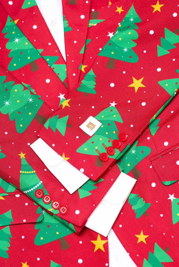 Roter Weihnachtsblazer für Herren mit Weihnachtsbäumen und Sternen-Print. Nahaufnahme mit weißem Hemd.