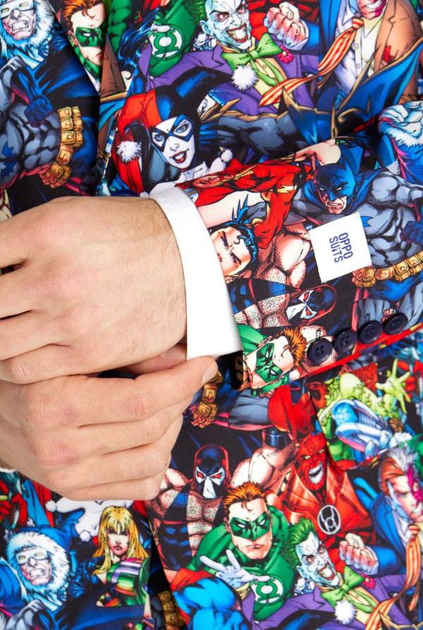 Herrenanzug mit DC Super Heroes-Aufdruck, Nahaufnahme