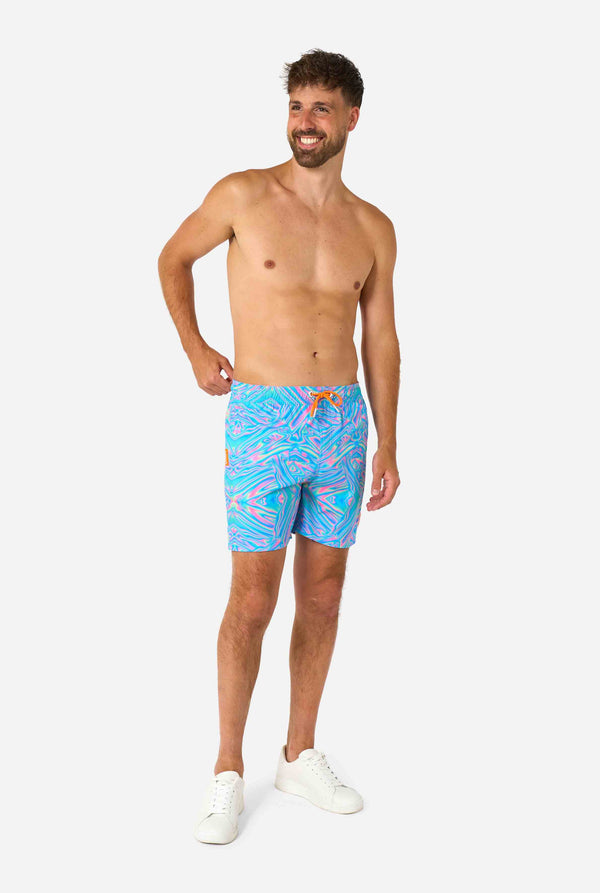Lebendige holografische Badeshorts für Herren mit faszinierendem Wirbeldesign in Blau, Rosa und Lila. Auffällige und stylische Bademode für Sommerspaß.