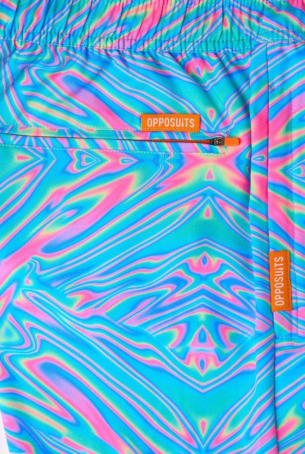 Lebendige holografische Badeshorts für Herren mit faszinierendem Wirbeldesign in Blau, Rosa und Lila. Auffällige und stylische Bademode für Sommerspaß.