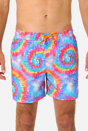 Badeshorts für Herren im Regenbogen-Tie-Dye-Stil mit einem kräftigen, farbenfrohen Spiralmuster. Eine lustige und trendige Wahl für Strandtage und Poolpartys.