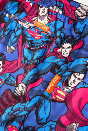 Badeshorts für Herren mit Superman-Motiv im auffälligen Comic-Design mit mehreren Actionposen des Mannes aus Stahl. Perfekt für Superheldenfans, die für Furore sorgen wollen.