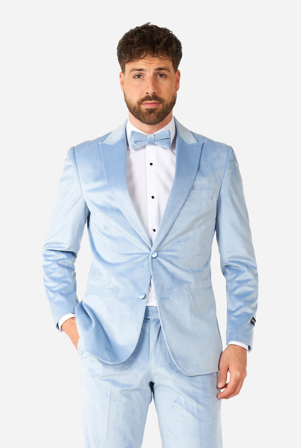 Mann im blauen Samt-Smoking