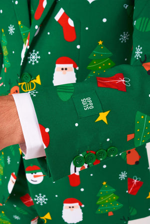 Mann trägt einen grünen Weihnachtsanzug für Herren mit Weihnachtsmotiven, Nahaufnahme.