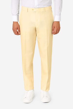 Eleganter Herrenanzug in sanftem Pastellgelb, perfekt für Hochzeiten, Sommerveranstaltungen und formelle Anlässe. Dieser stilvolle Anzug zeichnet sich durch Slim Fit, Revers und eine passende Krawatte für einen eleganten Look aus. Ideal für moderne Herren, die mit einem hellen Pastellanzug ein Statement setzen möchten.