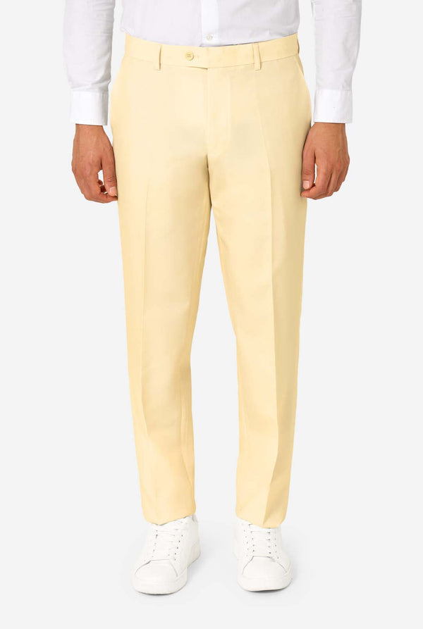Eleganter Herrenanzug in sanftem Pastellgelb, perfekt für Hochzeiten, Sommerveranstaltungen und formelle Anlässe. Dieser stilvolle Anzug zeichnet sich durch Slim Fit, Revers und eine passende Krawatte für einen eleganten Look aus. Ideal für moderne Herren, die mit einem hellen Pastellanzug ein Statement setzen möchten.