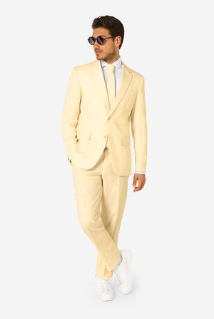 Eleganter Herrenanzug in sanftem Pastellgelb, perfekt für Hochzeiten, Sommerveranstaltungen und formelle Anlässe. Dieser stilvolle Anzug zeichnet sich durch Slim Fit, Revers und eine passende Krawatte für einen eleganten Look aus. Ideal für moderne Herren, die mit einem hellen Pastellanzug ein Statement setzen möchten.