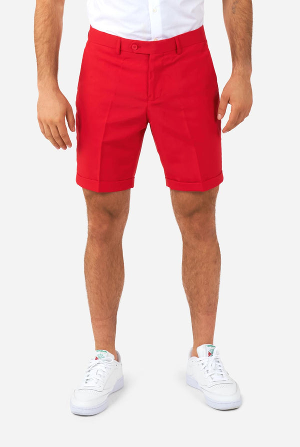 Mann im Sommeranzug mit amerikanischer Flagge