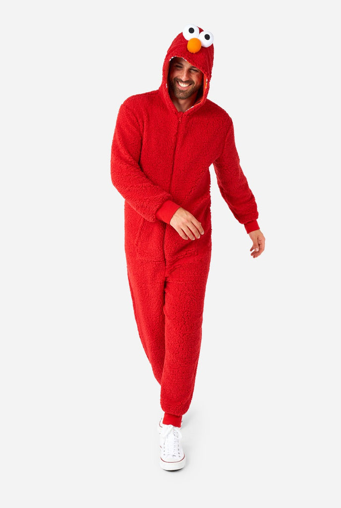 Männer tragen roten Plüsch-Elmo-Strampler