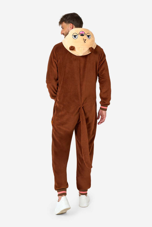Ein lächelnder Mann trägt einen braunen Erwachsenen-Onesie in Otter-Optik. Der Onesie hat eine Kapuze mit Ohren, ein süßes Gesicht und verspielte Otter-Details – perfekt für gemütliches Faulenzen oder Kostümpartys. Ganzkörperbild der Rückseite des Onesies.