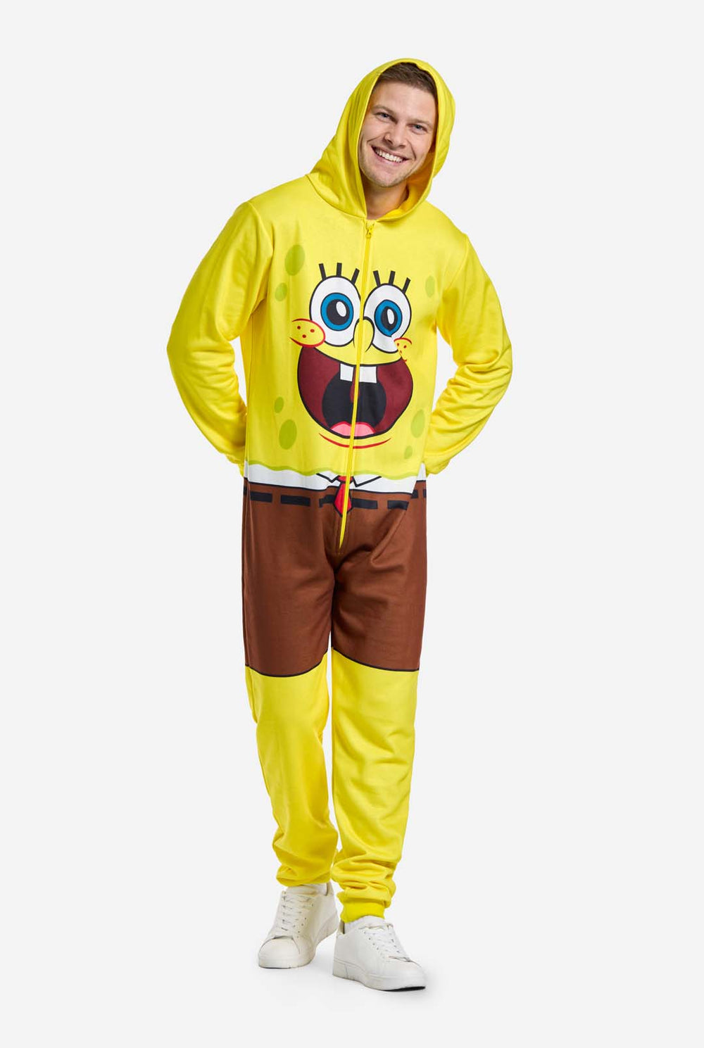 Mann trägt SpongeBob Unisex-Strampelanzug
