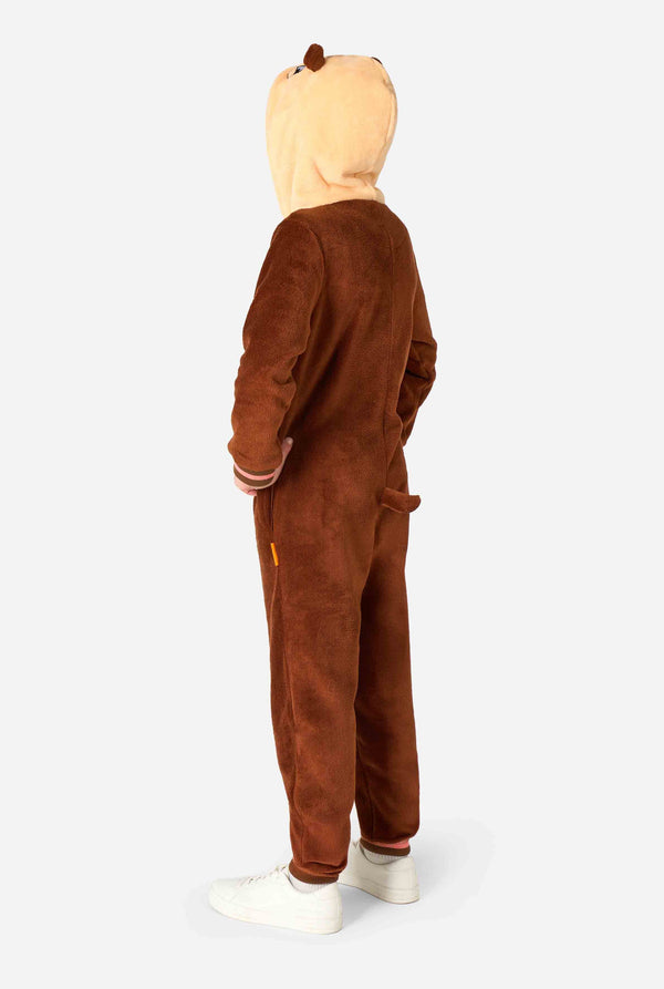 Ein lächelndes Kind trägt einen braunen Kinder-Strampelanzug mit Otter-Motiv. Der Strampler hat eine Kapuze mit Ohren, ein süßes Gesicht und verspielte Otter-Details. Seitenansicht.