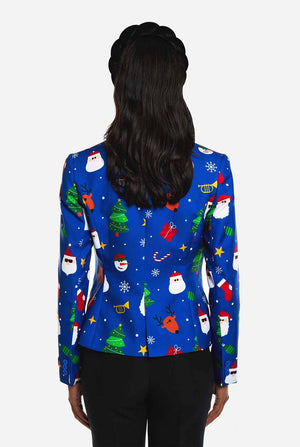 Frau trägt einen blauen Weihnachtsblazer für Damen, der mit Weihnachtsmotiven bedeckt ist.