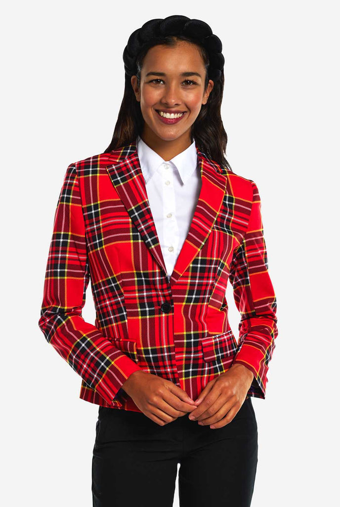 Damen trägt Lumberjackie Blazer