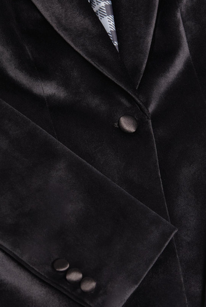 Damen trägt Dinner Jacket Black Blazer, Nahaufnahme Blazer