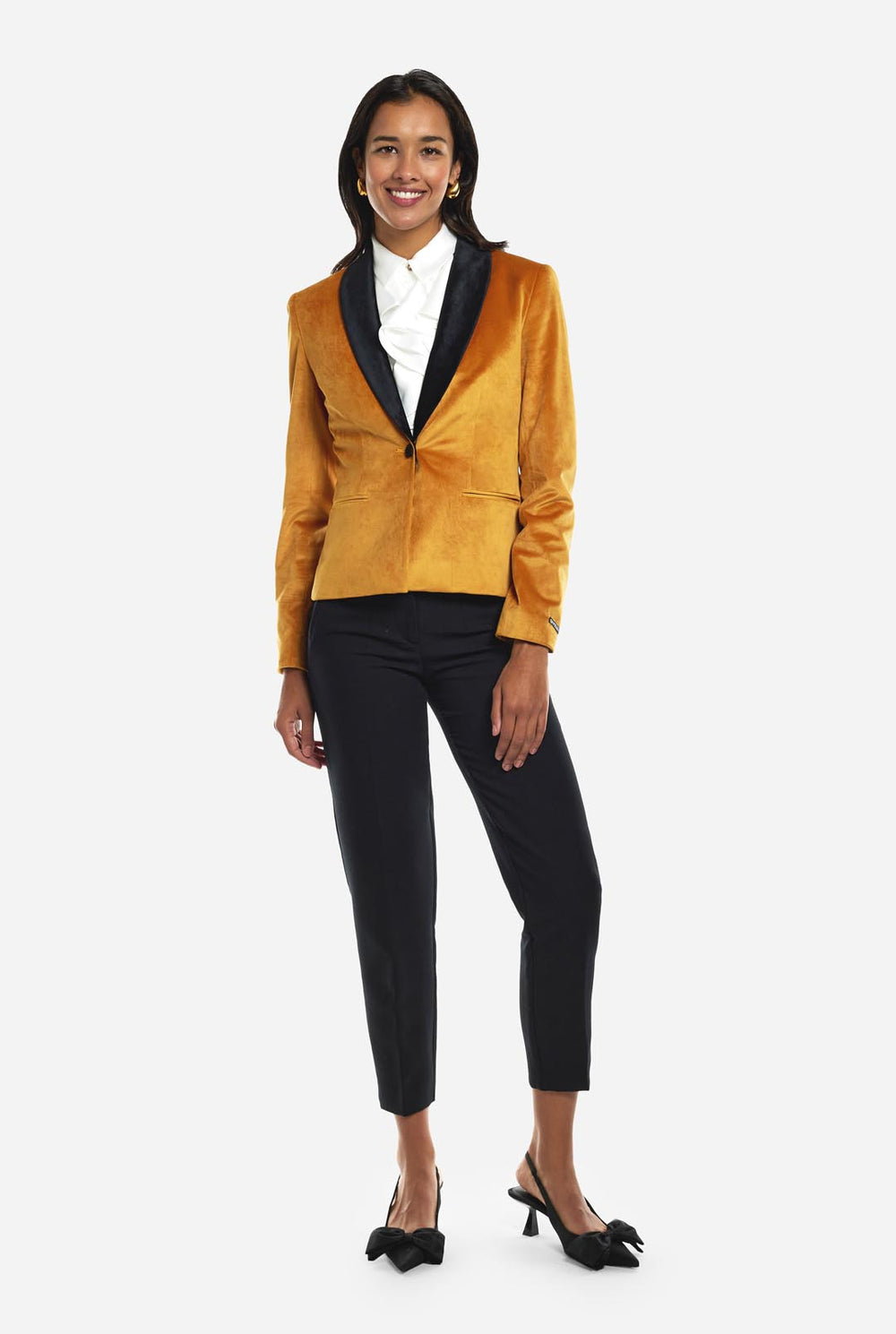 Damen trägt Dinnen Jacket Gold Blazer