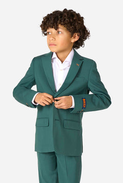 Kind trägt einen stilvollen dunkelgrünen Anzug mit weißem Hemd, schaut weg von der Kamera. Perfektes festliches Outfit für besondere Anlässe, Hochzeiten und Partys von Jungen.