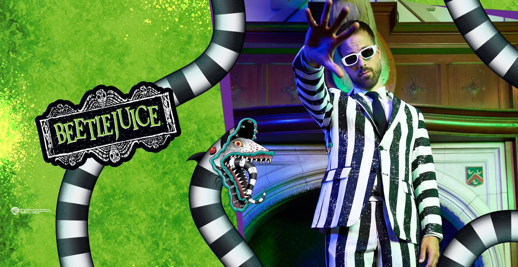 Beetlejuice-inspiriertes Bild mit einem Mann, der einen schwarz-weißen gestreiften Herrenanzug trägt.
