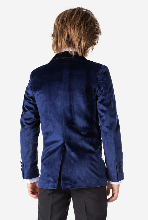 Junge, der blaue Velvet -Weihnachtsessen -Jacke trägt, Blick von hinten