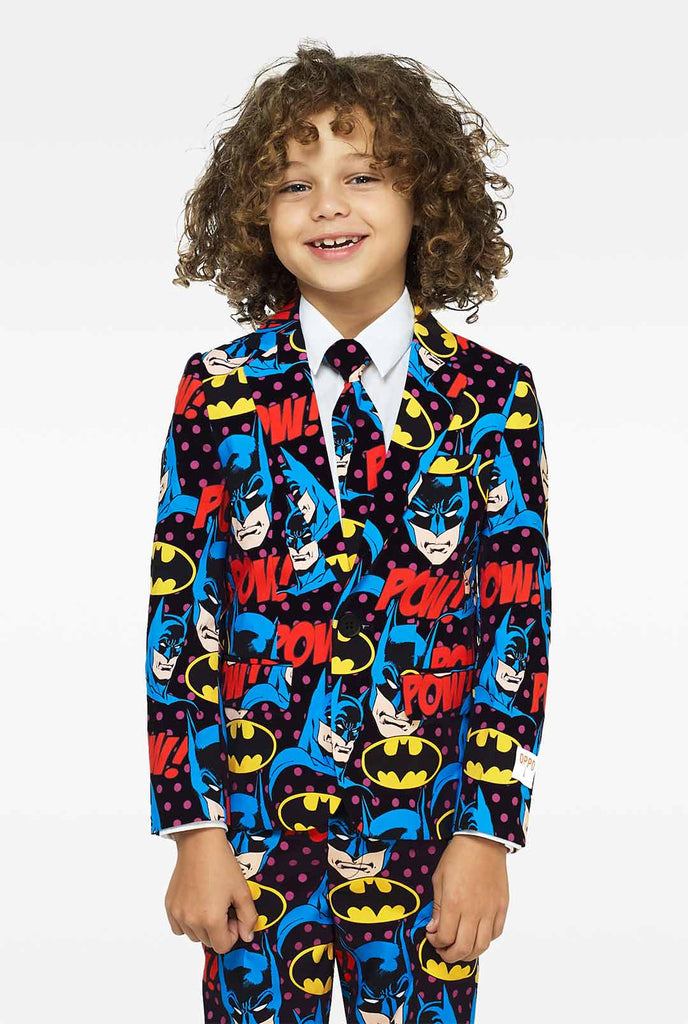Batman -Themenanzug für Jungen, die von Jungen getragen werden