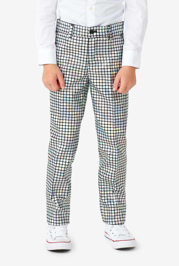 Junge, der Disco -Ballspiegelanzug trägt, Hose Blick auf die Hose