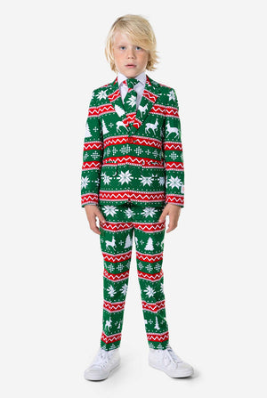 Kind trägt grünen Weihnachtsanzug