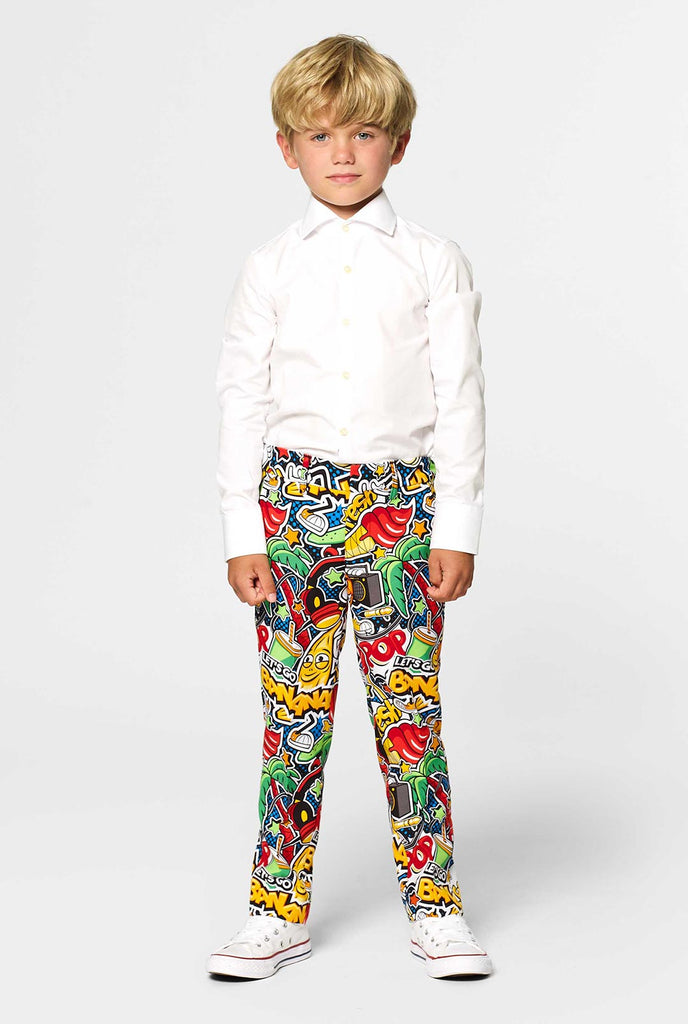 Crazy Retro Funny Boys Anzug Street Vibes getragen vom Jungen, Blick auf die Hose