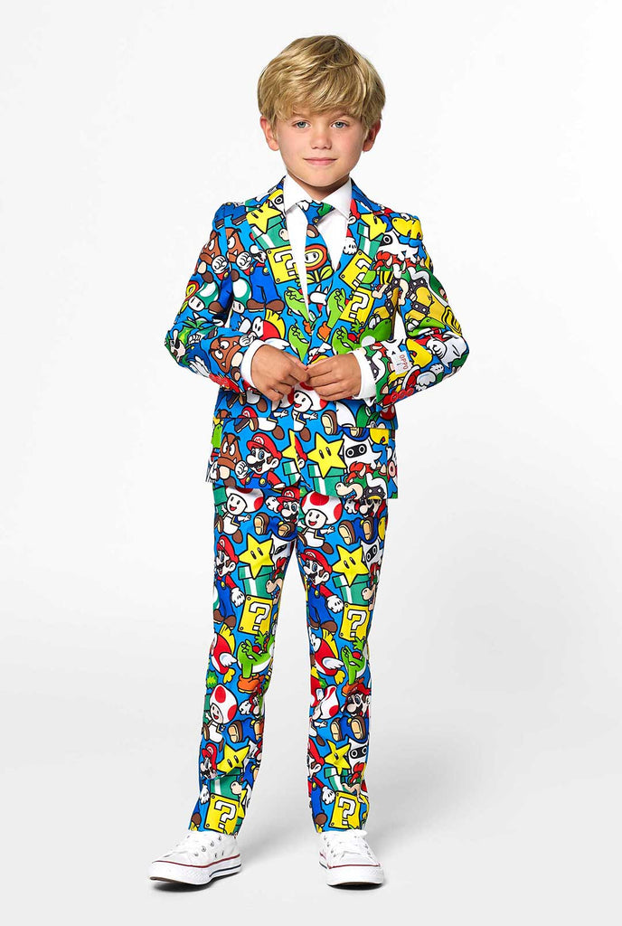 Nintendo Super Mario Anzug für Kinder, die von Jungen getragen werden