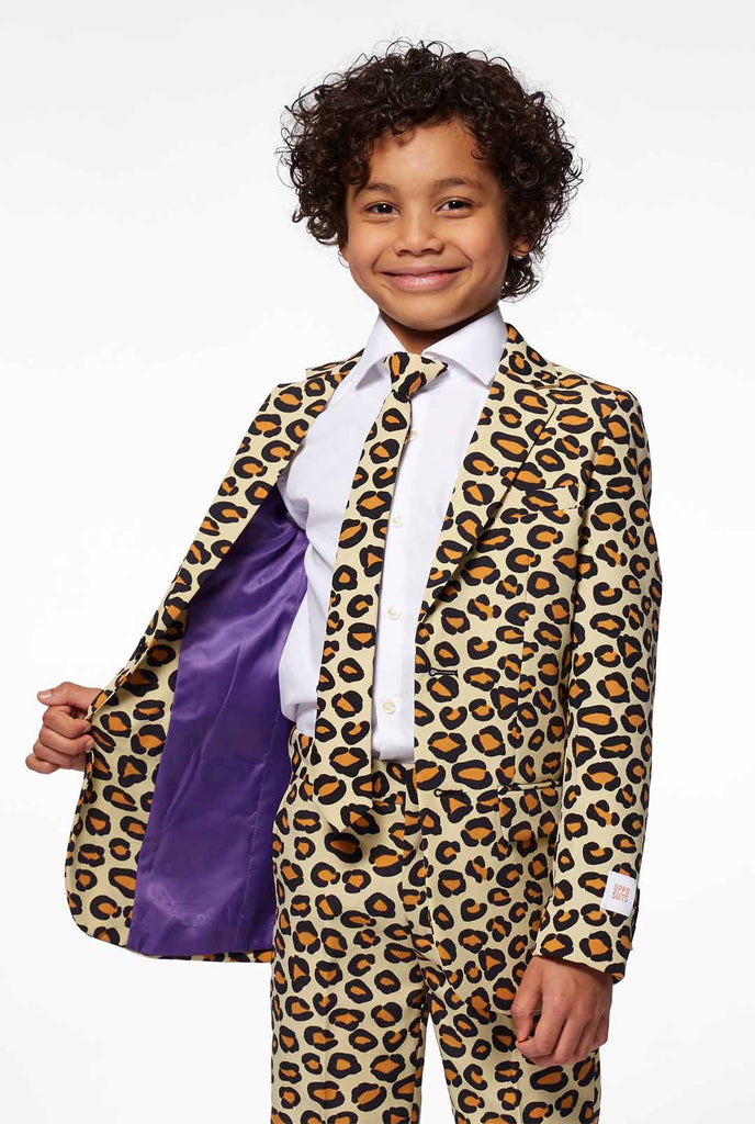 Jaguar Print Boys Anzug vom Jungen getragen