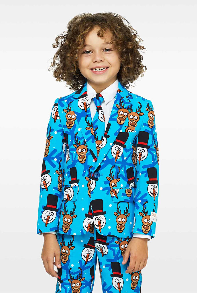 Blauer Weihnachtsanzug mit Cartoonabzügen für Jungen, die von Jungen getragen werden