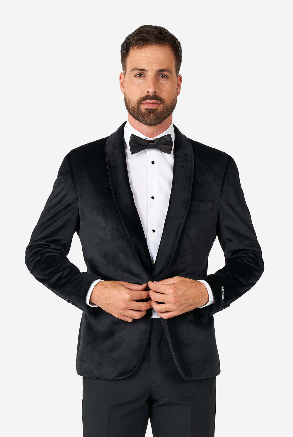 Mann, der schwarze Samt -Dinnerjacke Blazer trägt