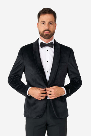 Mann, der schwarze Samt -Dinnerjacke Blazer trägt